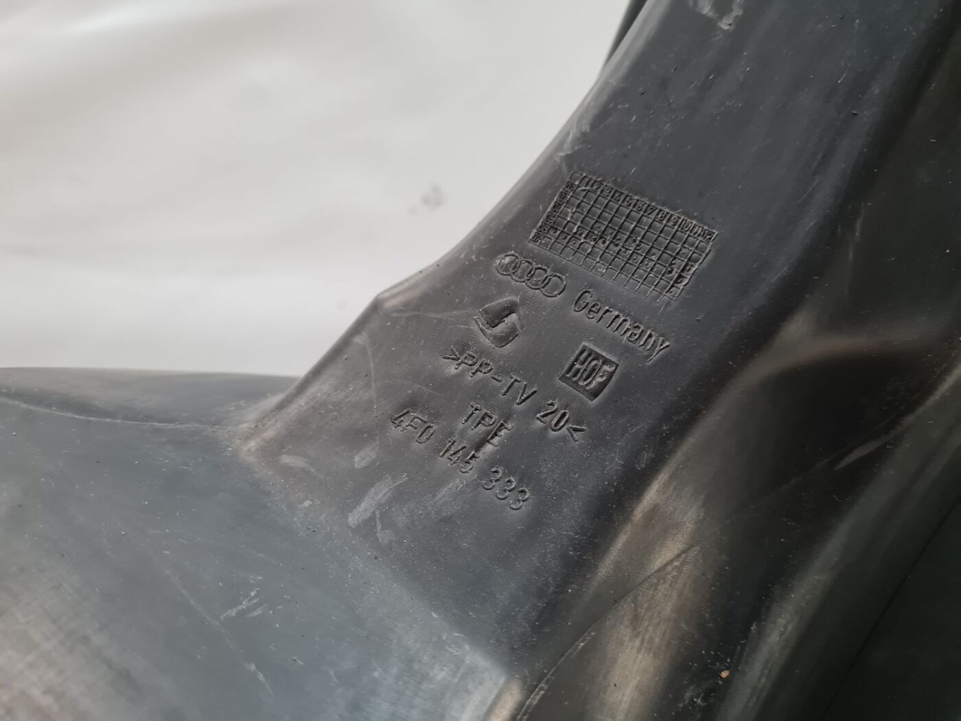 Ieplūdes gaisa deflektors, pa kreisi priekš AUDI A6 AVANT 2006 S-LINE 2 Ieplūdes gaisa deflektors, pa kreisi priekš AUDI A6 AVANT 2006 S-LINE