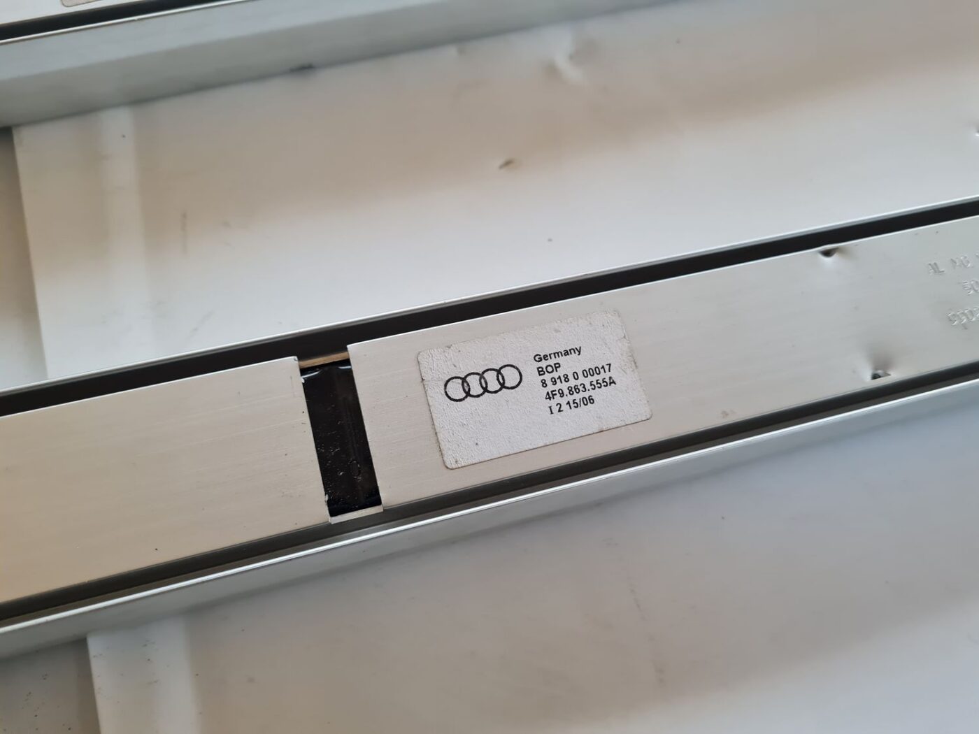 Kravas stirpināšanas reliņi bagažniekā priekš AUDI A6 AVANT 2006 S-LINE