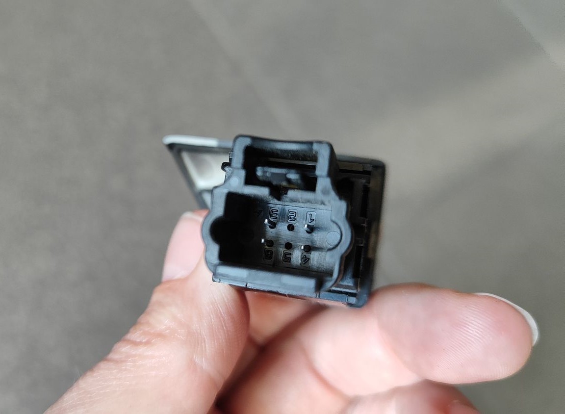 Atvēršanas/aizvēršanas poga priekš PEUGEOT 307 2003 4 Atvēršanas/aizvēršanas poga priekš PEUGEOT 307 2003