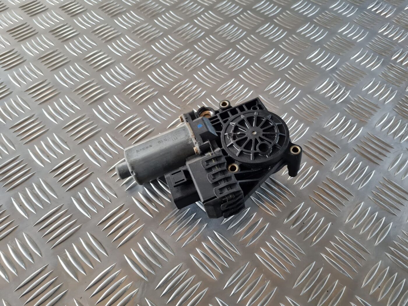 Elektrisko stiklu motors priekš AUDI A4 2000 AVANT