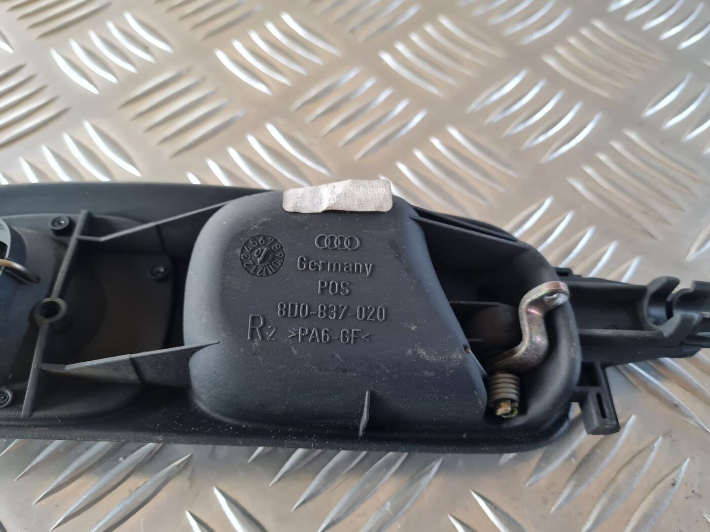 Salona durvju rokturis, priekšējais labais priekš AUDI A4 2000 AVANT 3 Salona durvju rokturis, priekšējais labais priekš AUDI A4 2000 AVANT