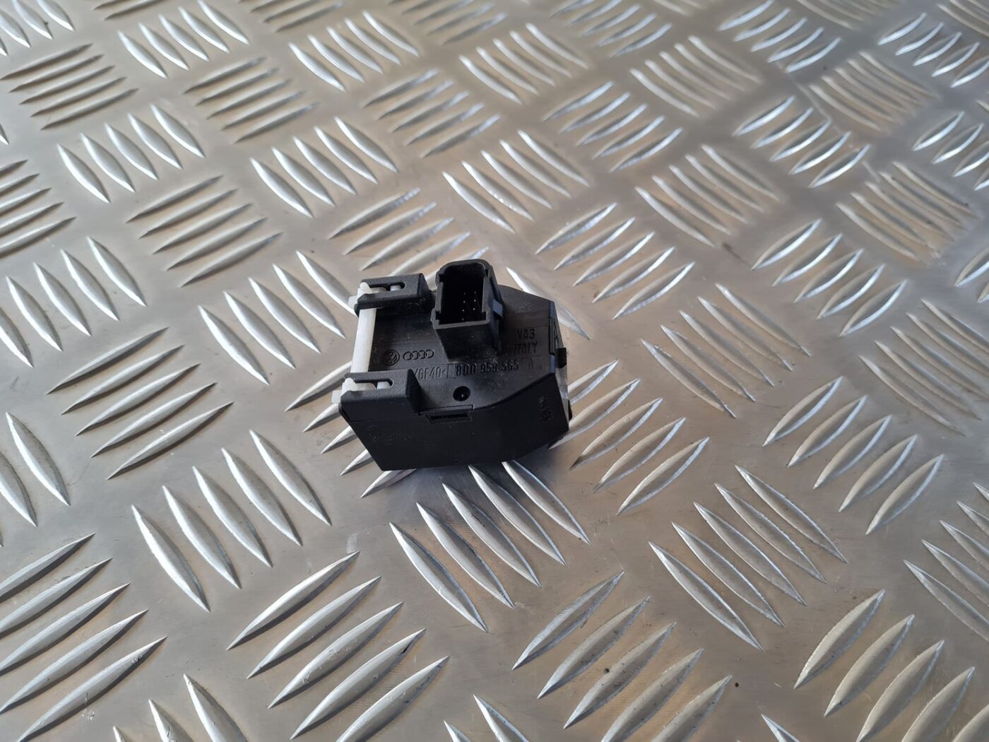 Spoguļa regulēšanas poga priekš AUDI A4 2000 AVANT 2 Spoguļa regulēšanas poga priekš AUDI A4 2000 AVANT