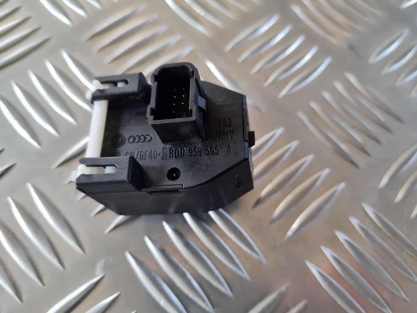 Spoguļa regulēšanas poga priekš AUDI A4 2000 AVANT 3 Spoguļa regulēšanas poga priekš AUDI A4 2000 AVANT