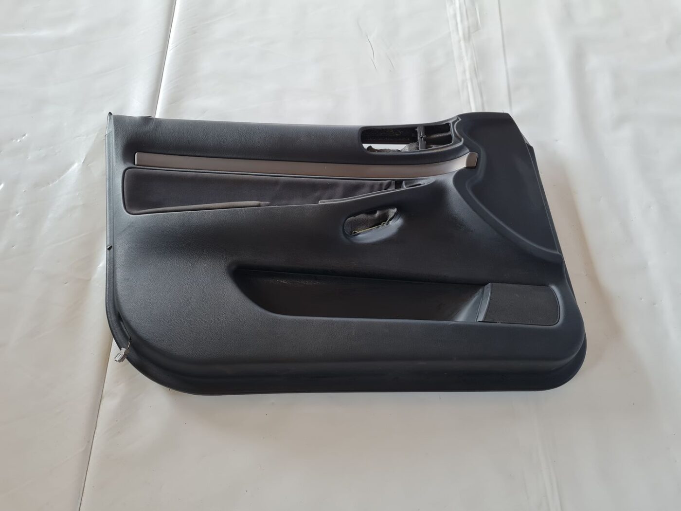 Priekšējo kreiso durvju apdare priekš AUDI A4 2000 AVANT 1 Priekšējo kreiso durvju apdare priekš AUDI A4 2000 AVANT