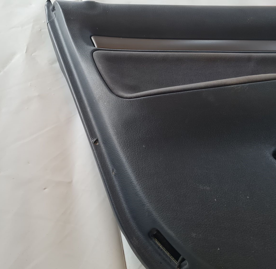 Priekšējo kreiso durvju apdare priekš AUDI A4 2000 AVANT 2 Priekšējo kreiso durvju apdare priekš AUDI A4 2000 AVANT