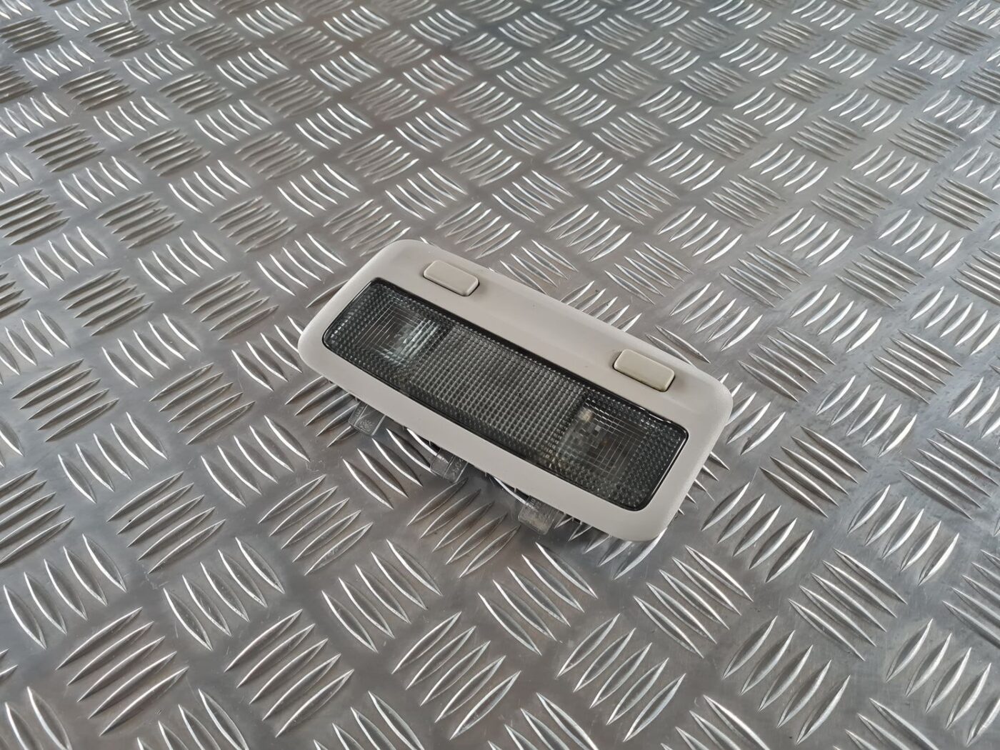 Aizmugurējo sēdvietu apgaismojums priekš TOYOTA AVENSIS 2007