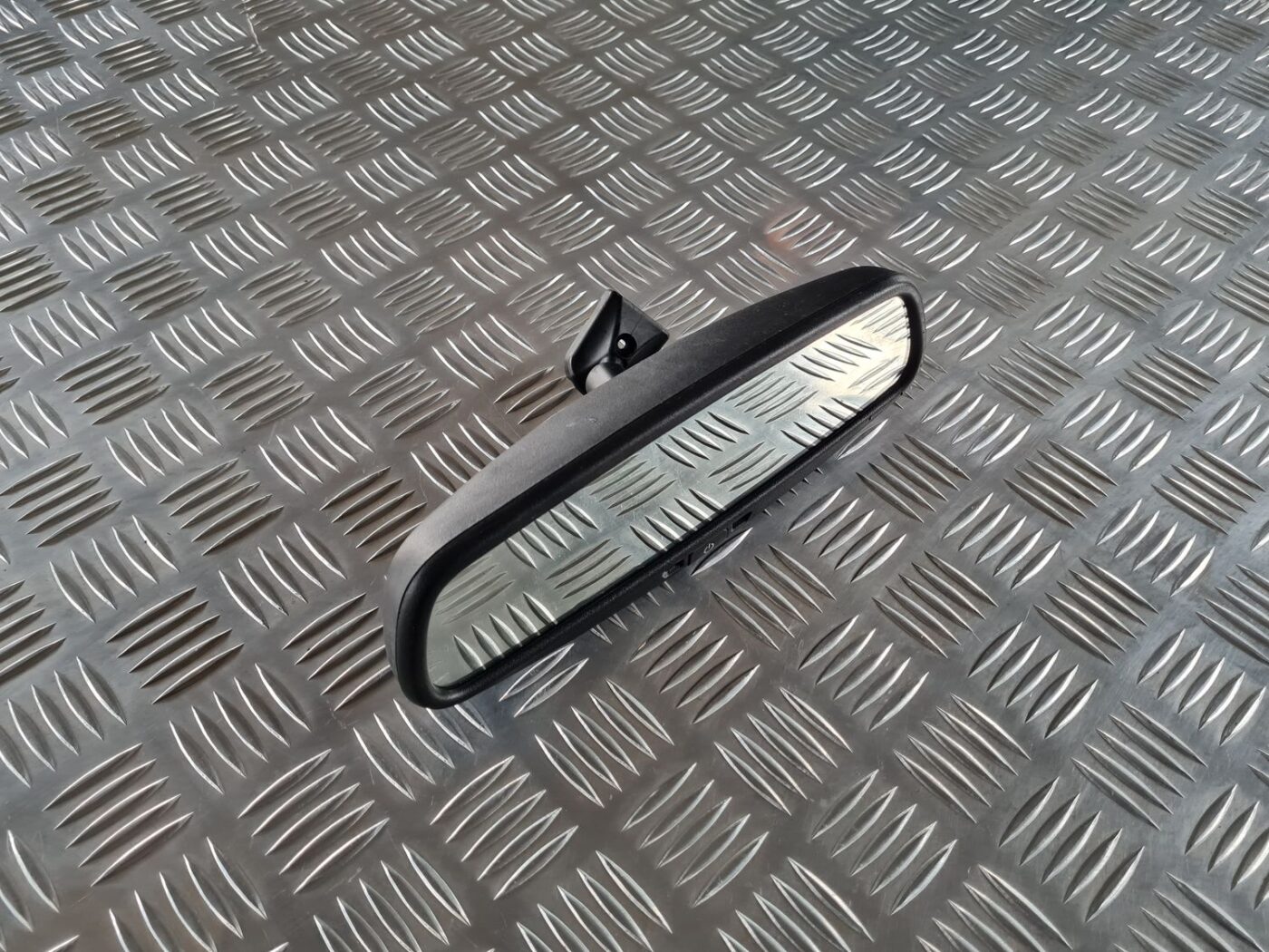 Salona atpakaļskata spogulis priekš TOYOTA AVENSIS 2007 1 Salona atpakaļskata spogulis priekš TOYOTA AVENSIS 2007