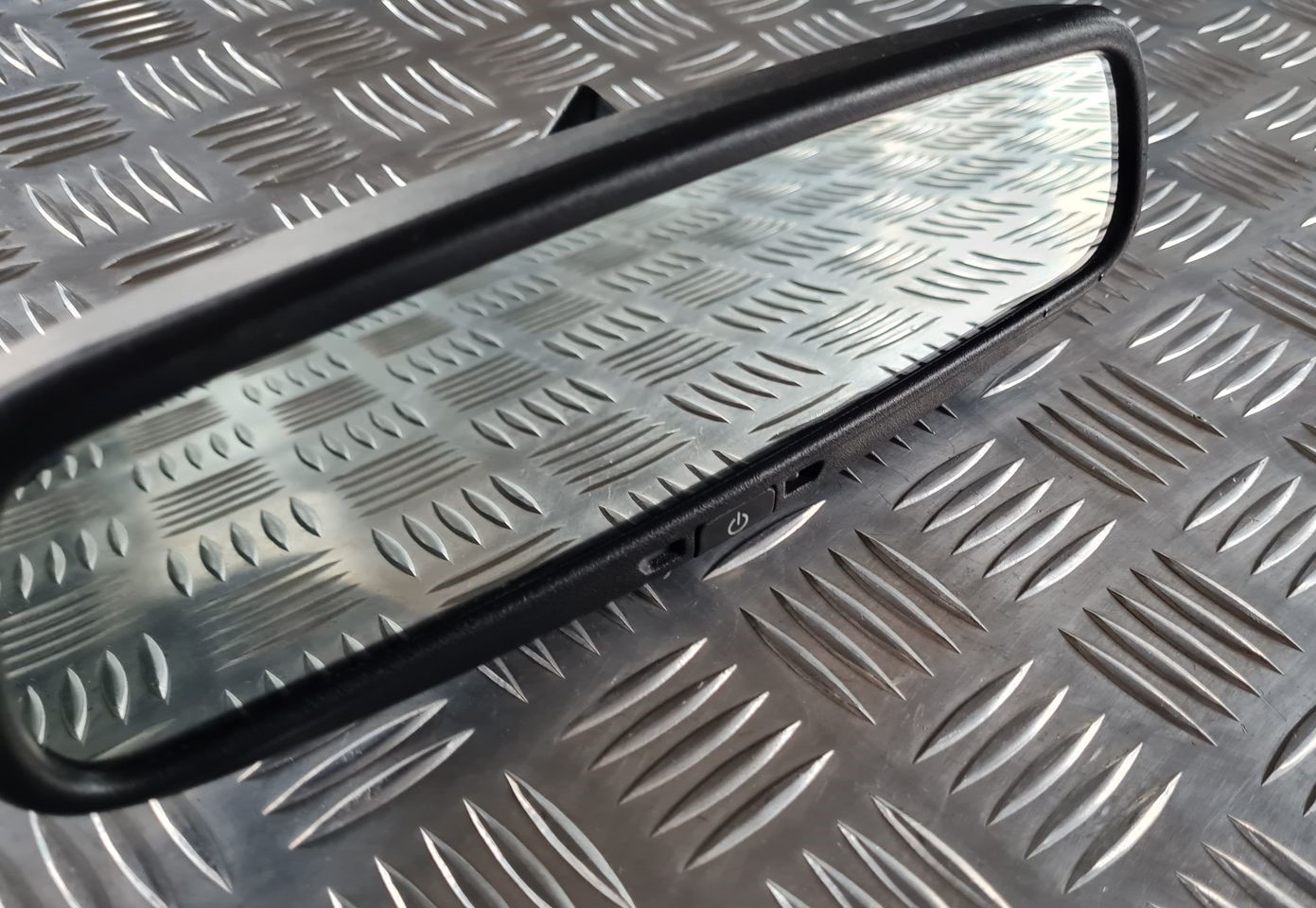 Salona atpakaļskata spogulis priekš TOYOTA AVENSIS 2007 2 Salona atpakaļskata spogulis priekš TOYOTA AVENSIS 2007