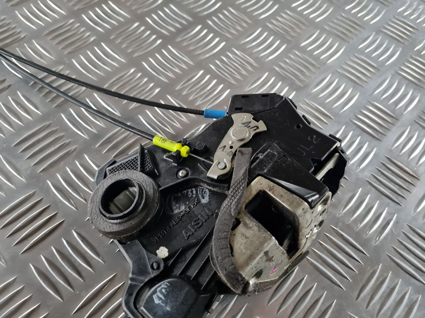 Priekšējo kreiso durvju slēdzene priekš TOYOTA AVENSIS 2007 3 Priekšējo kreiso durvju slēdzene priekš TOYOTA AVENSIS 2007