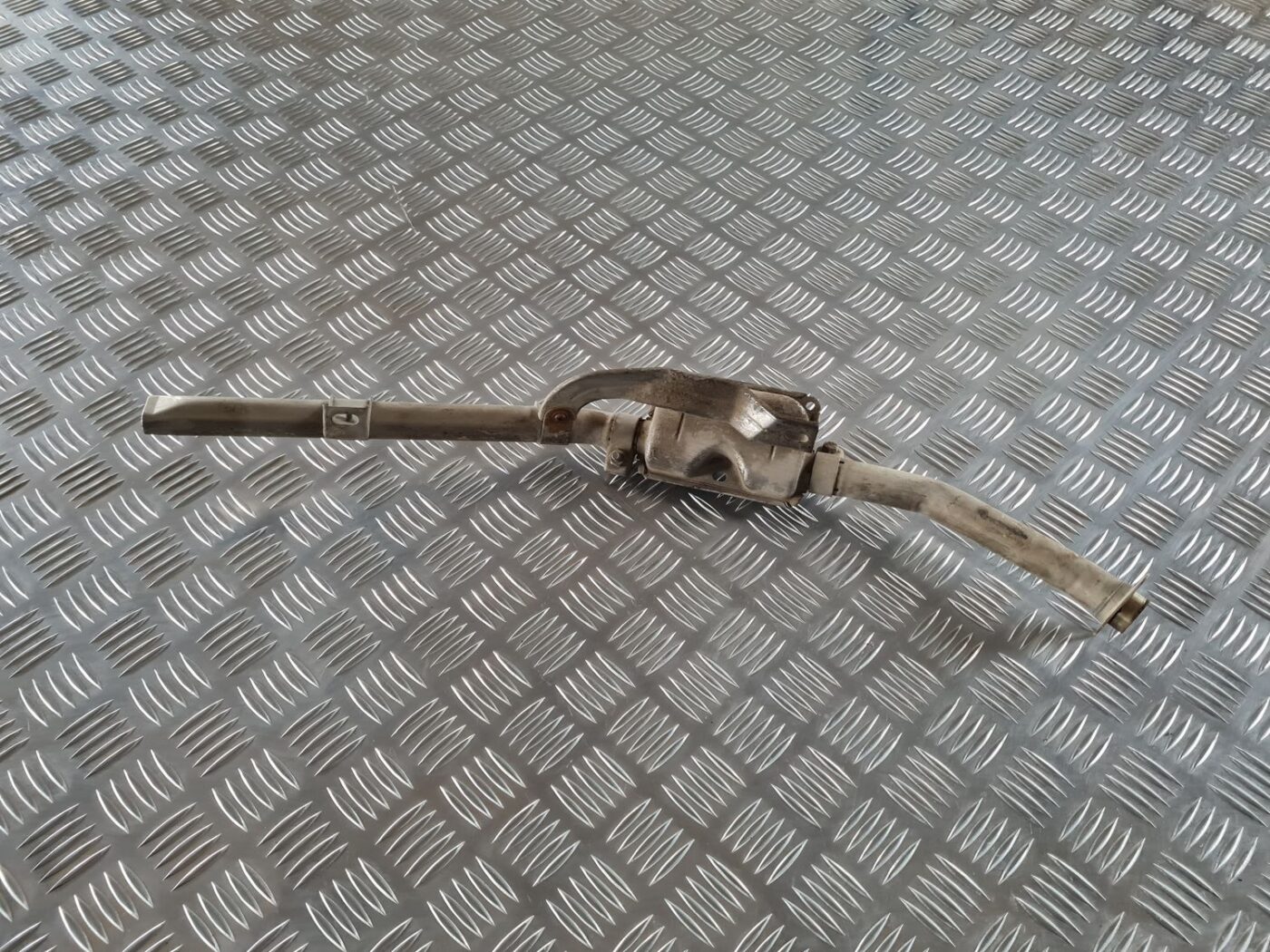 Autonoma sildītāja (Webasto) izpūtējs priekš TOYOTA AVENSIS 2007 2 Autonoma sildītāja (Webasto) izpūtējs priekš TOYOTA AVENSIS 2007