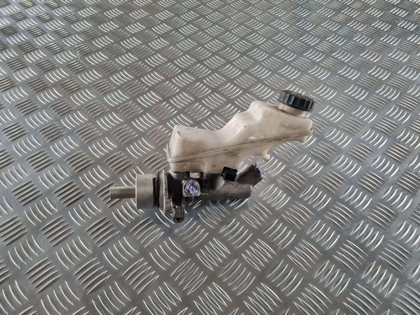 Bremžu pastiprinātāja galvenais cilindrs priekš TOYOTA AVENSIS 2007