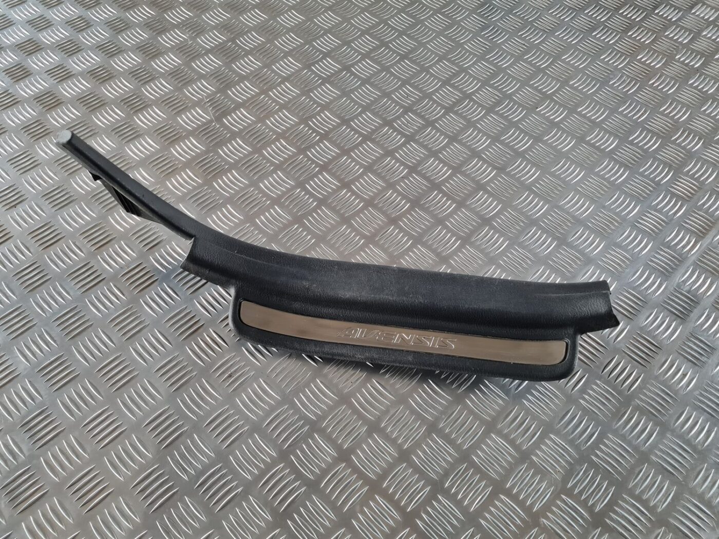 Sliekšņa aizmugurēja laba uzlika (salonā) priekš TOYOTA AVENSIS 2007