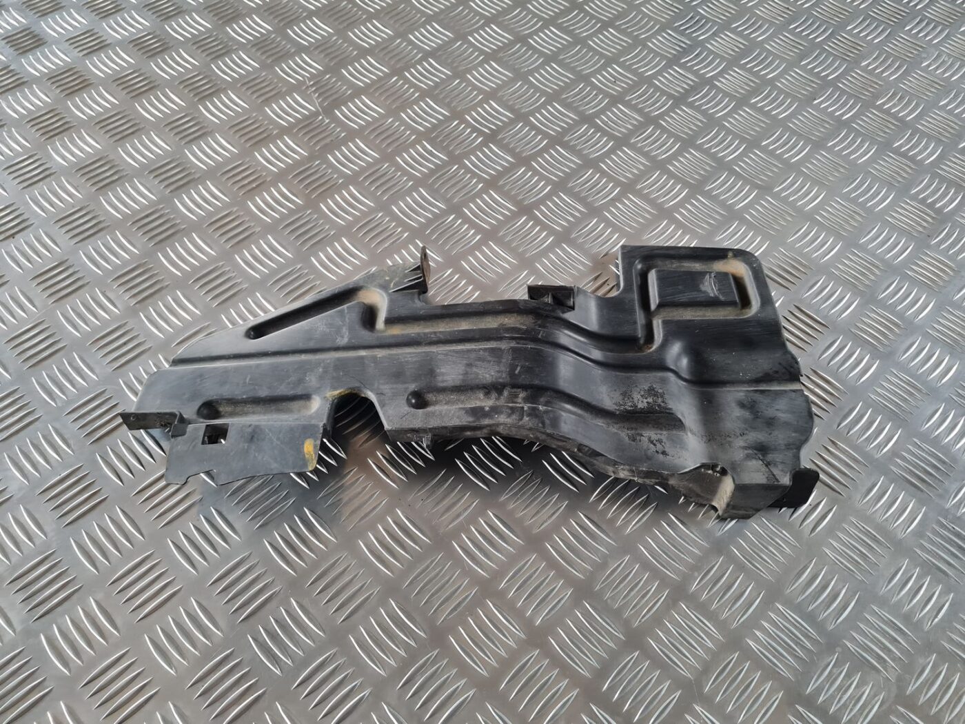 Ieplūdes gaisa deflektors/Difuzors priekš TOYOTA AVENSIS 2007 1 Ieplūdes gaisa deflektors/Difuzors priekš TOYOTA AVENSIS 2007