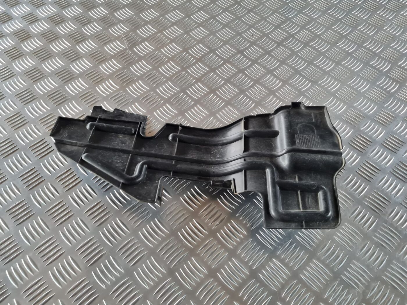 Ieplūdes gaisa deflektors/Difuzors priekš TOYOTA AVENSIS 2007 2 Ieplūdes gaisa deflektors/Difuzors priekš TOYOTA AVENSIS 2007