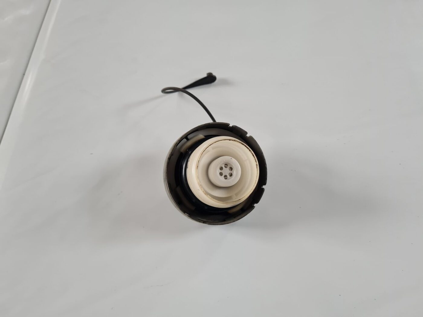 Degvielas uzpildes korķis priekš TOYOTA AVENSIS 2007 1 Degvielas uzpildes korķis priekš TOYOTA AVENSIS 2007