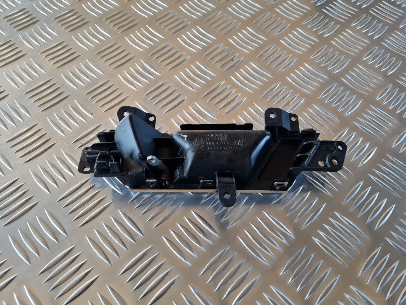 Salona durvju rokturis, aizmugures labais priekš AUDI A6 2008