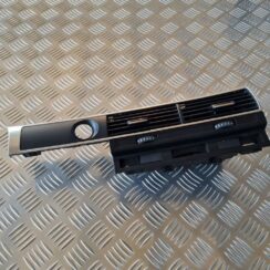 Mērinstrumentu paneļa gaisa vads, centrā priekš AUDI A6 2008