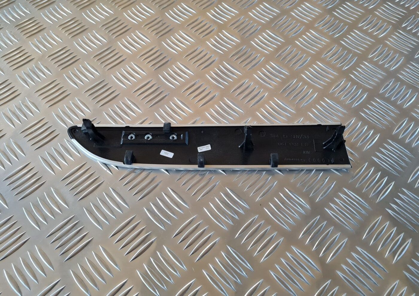 Mērinstrumentu paneļa dekoratīvā uzlika priekš AUDI A6 2008 2 Mērinstrumentu paneļa dekoratīvā uzlika priekš AUDI A6 2008