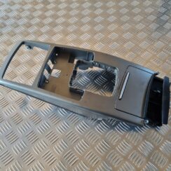 Centrālās konsoles (apdares) vidēja daļa priekš AUDI A6 2008