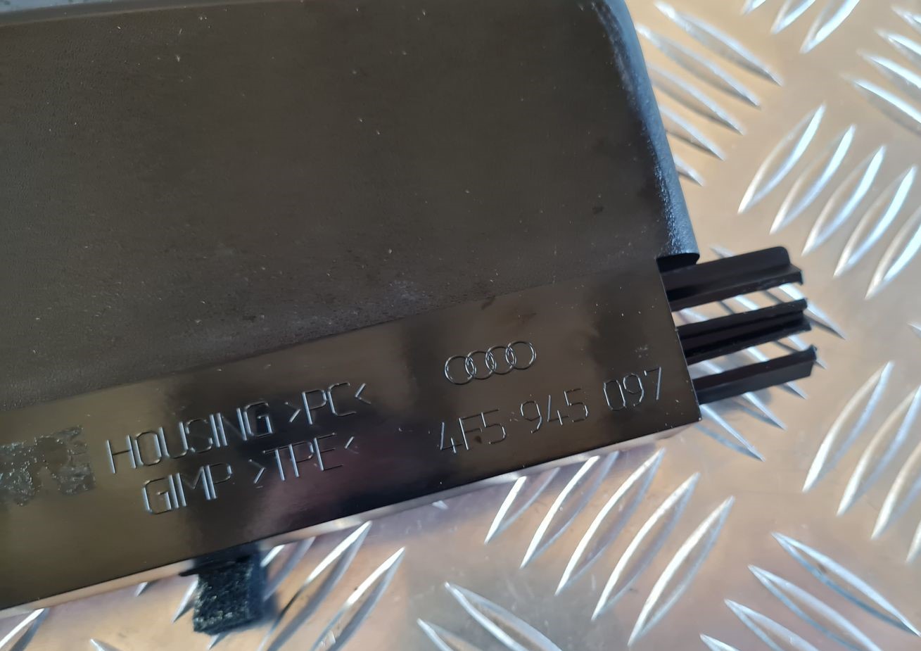 Stop signāls priekš AUDI A6 2008 3 Stop signāls priekš AUDI A6 2008