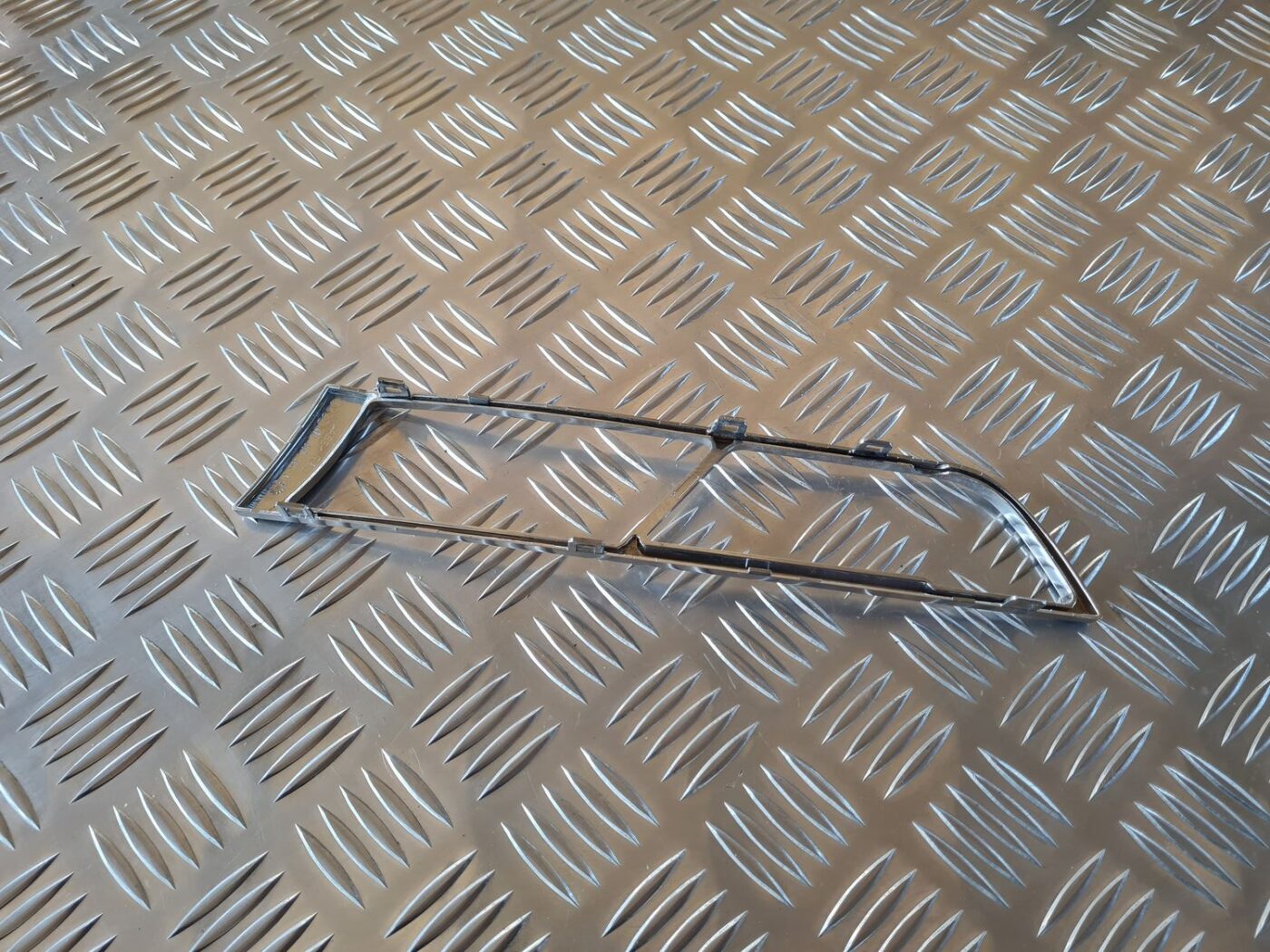 Durvju rokturu apdares uzlika (salonā) priekš AUDI A6 2008 2 Durvju rokturu apdares uzlika (salonā) priekš AUDI A6 2008