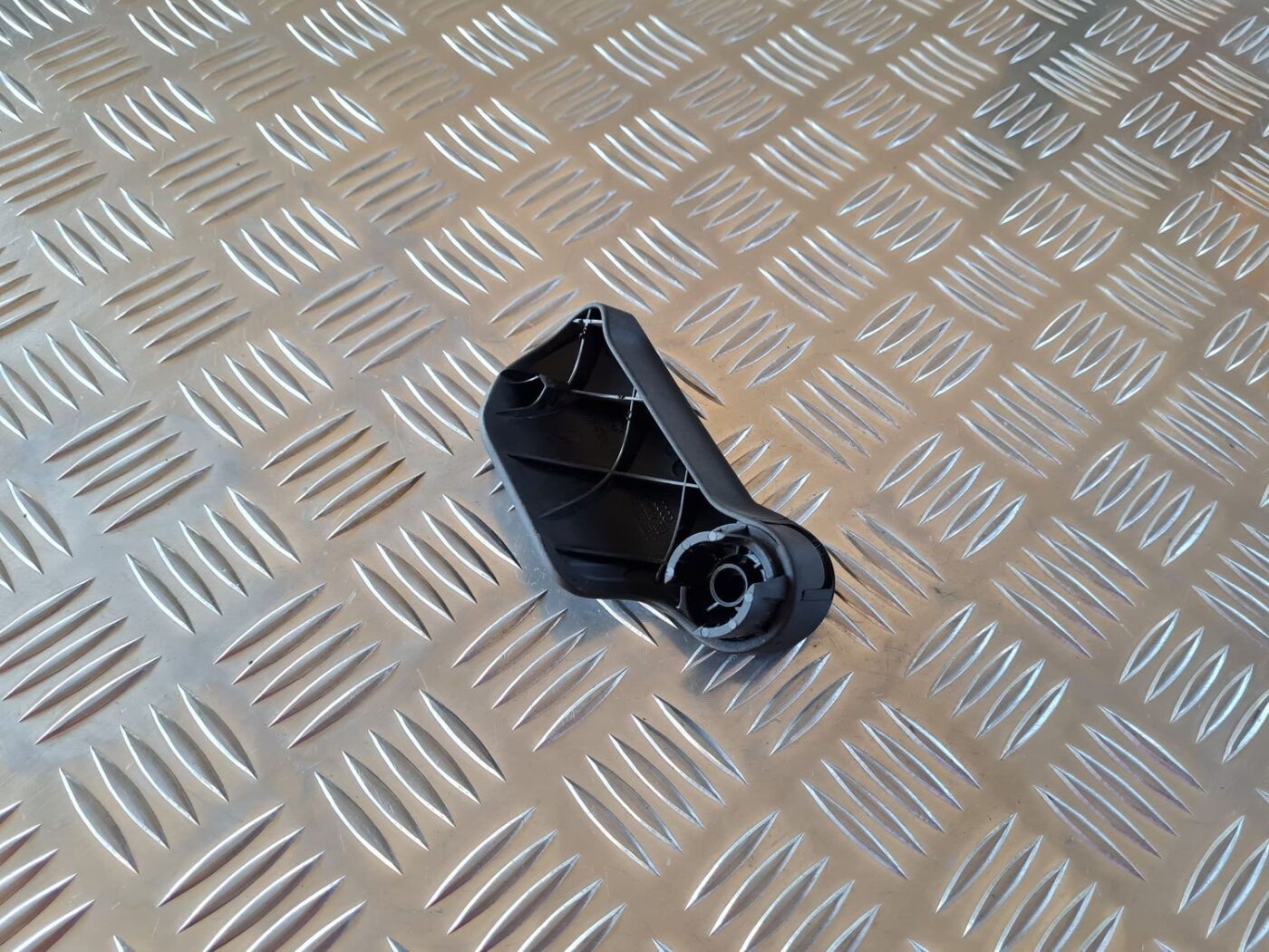 Pārsega atveršanas rokturis salonā priekš AUDI A6 2008