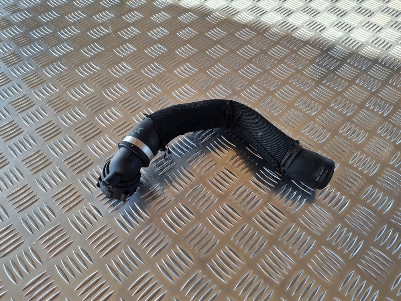 Dzesēšanas caurule priekš AUDI A6 2008 1 Dzesēšanas caurule priekš AUDI A6 2008