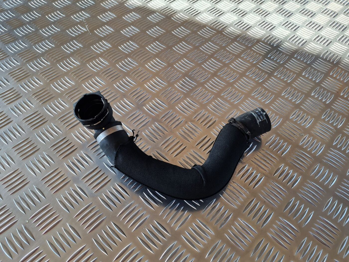 Dzesēšanas caurule priekš AUDI A6 2008 4 Dzesēšanas caurule priekš AUDI A6 2008