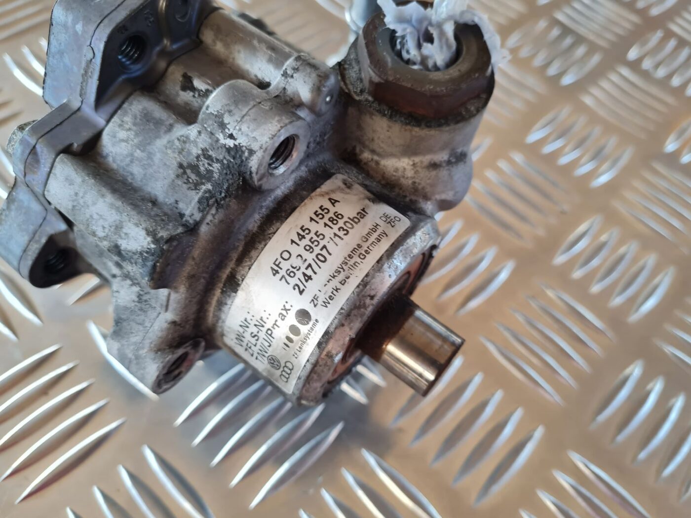 Hidrauliskais pastiprinātājs priekš AUDI A6 2008