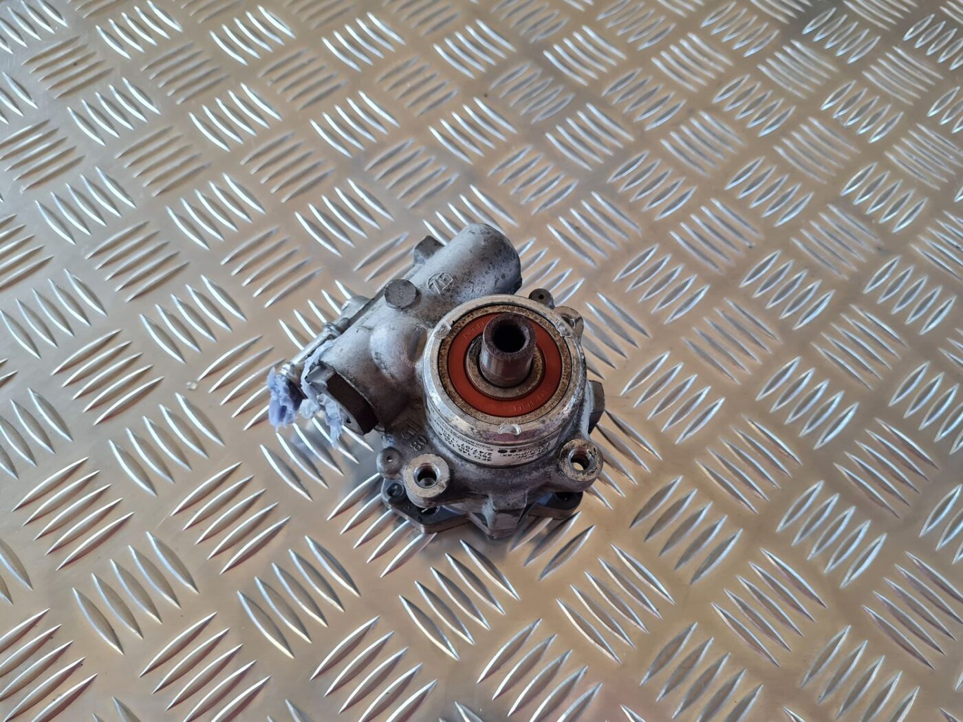 Hidrauliskais pastiprinātājs priekš AUDI A6 2008