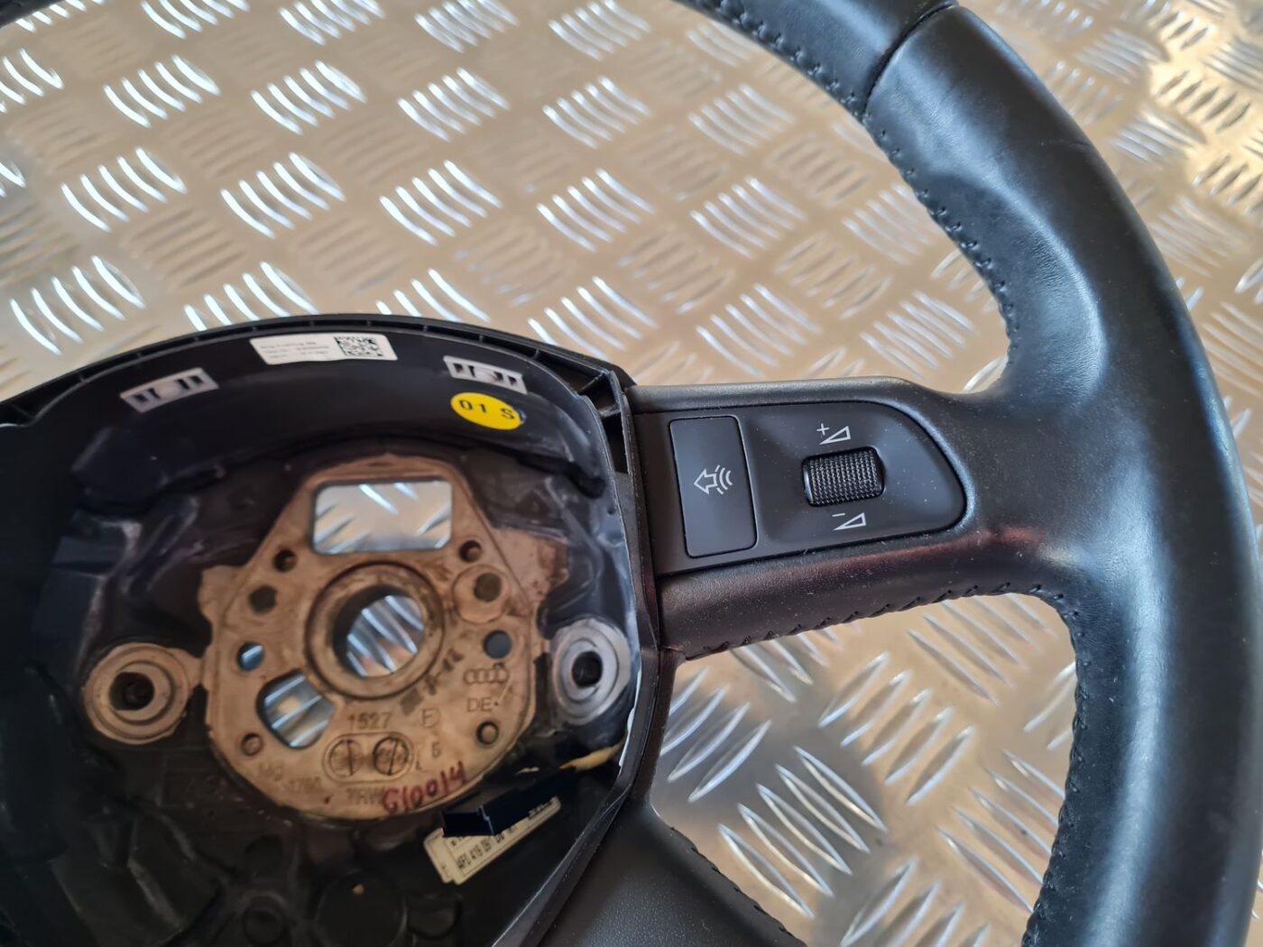 Stūre priekš AUDI A6 2008 5 Stūre priekš AUDI A6 2008