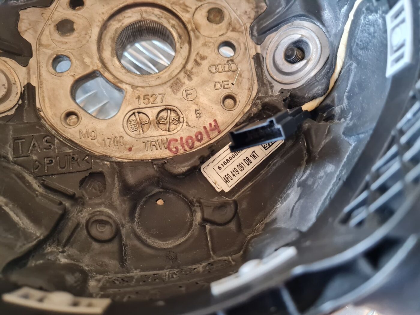 Stūre priekš AUDI A6 2008 4 Stūre priekš AUDI A6 2008