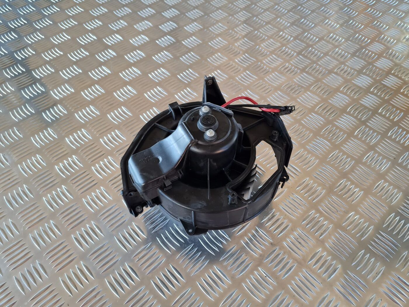 Salona ventilators priekš AUDI A6 2008 2 Salona ventilators priekš AUDI A6 2008