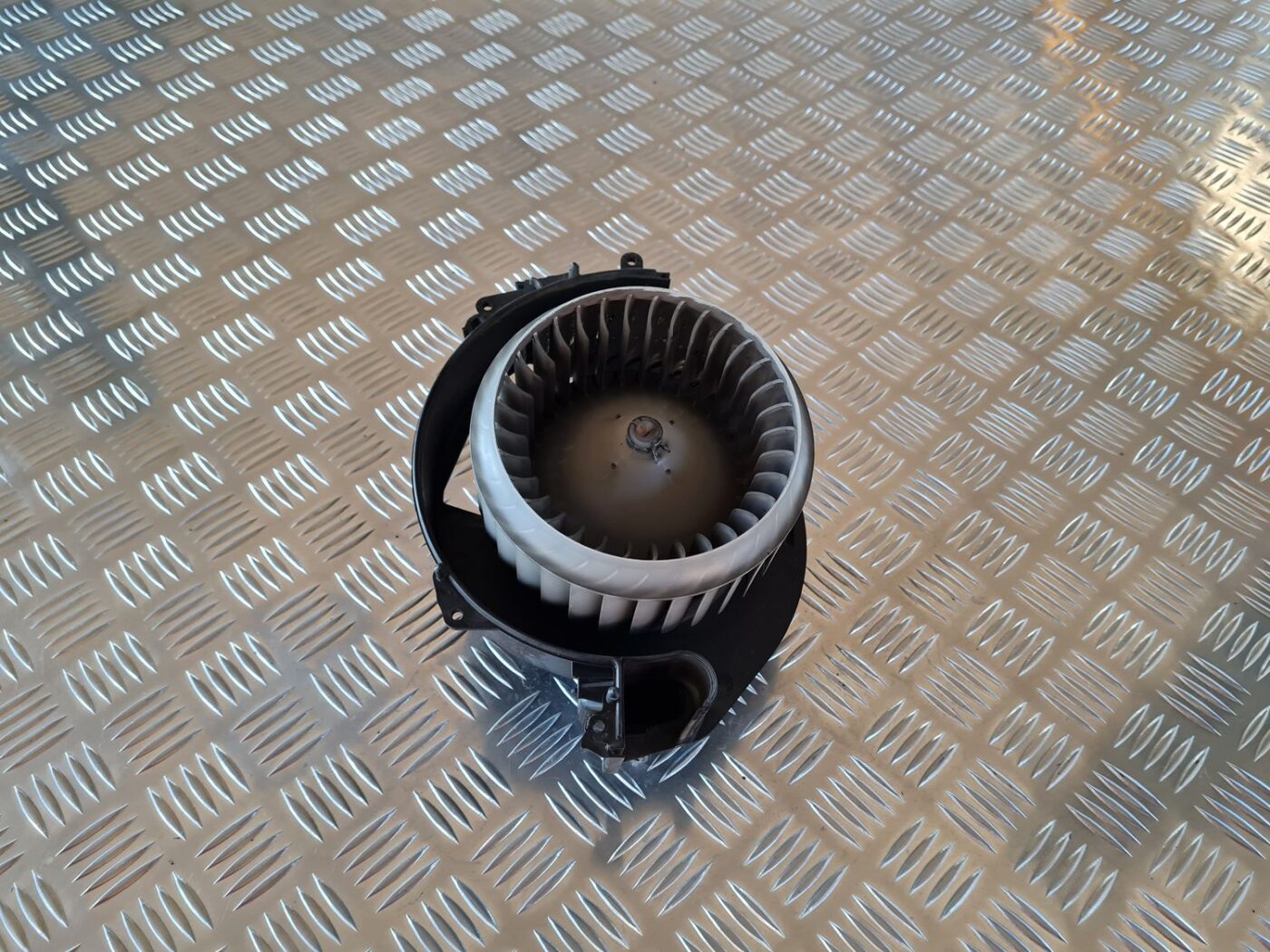 Salona ventilators priekš AUDI A6 2008 1 Salona ventilators priekš AUDI A6 2008