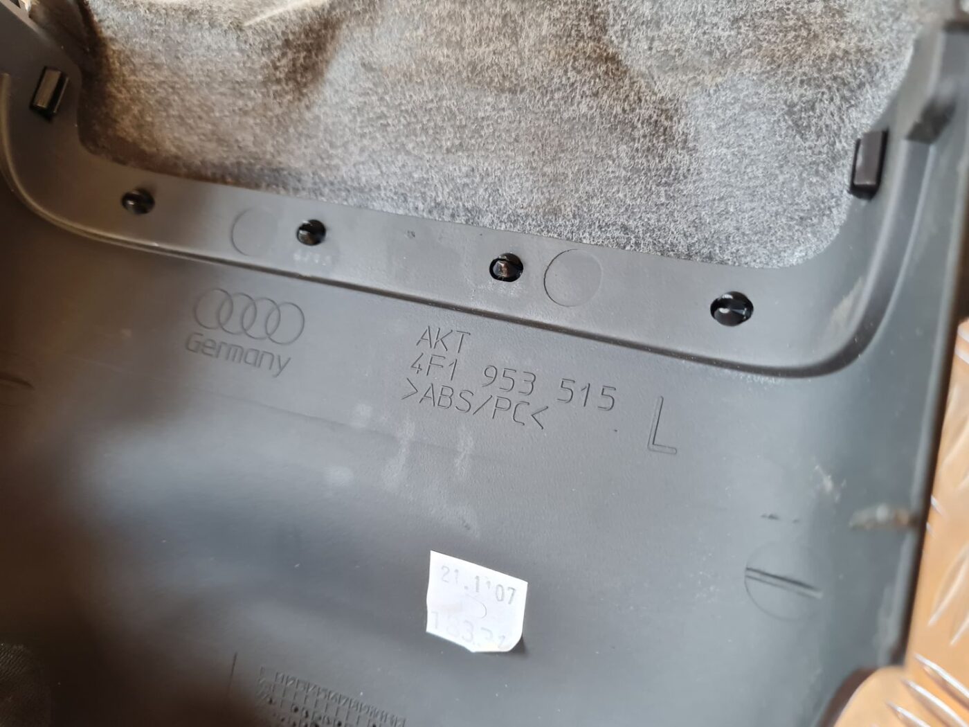 Stūres statnes putekļu aizsargs (salonā) priekš AUDI A6 2008 3 Stūres statnes putekļu aizsargs (salonā) priekš AUDI A6 2008