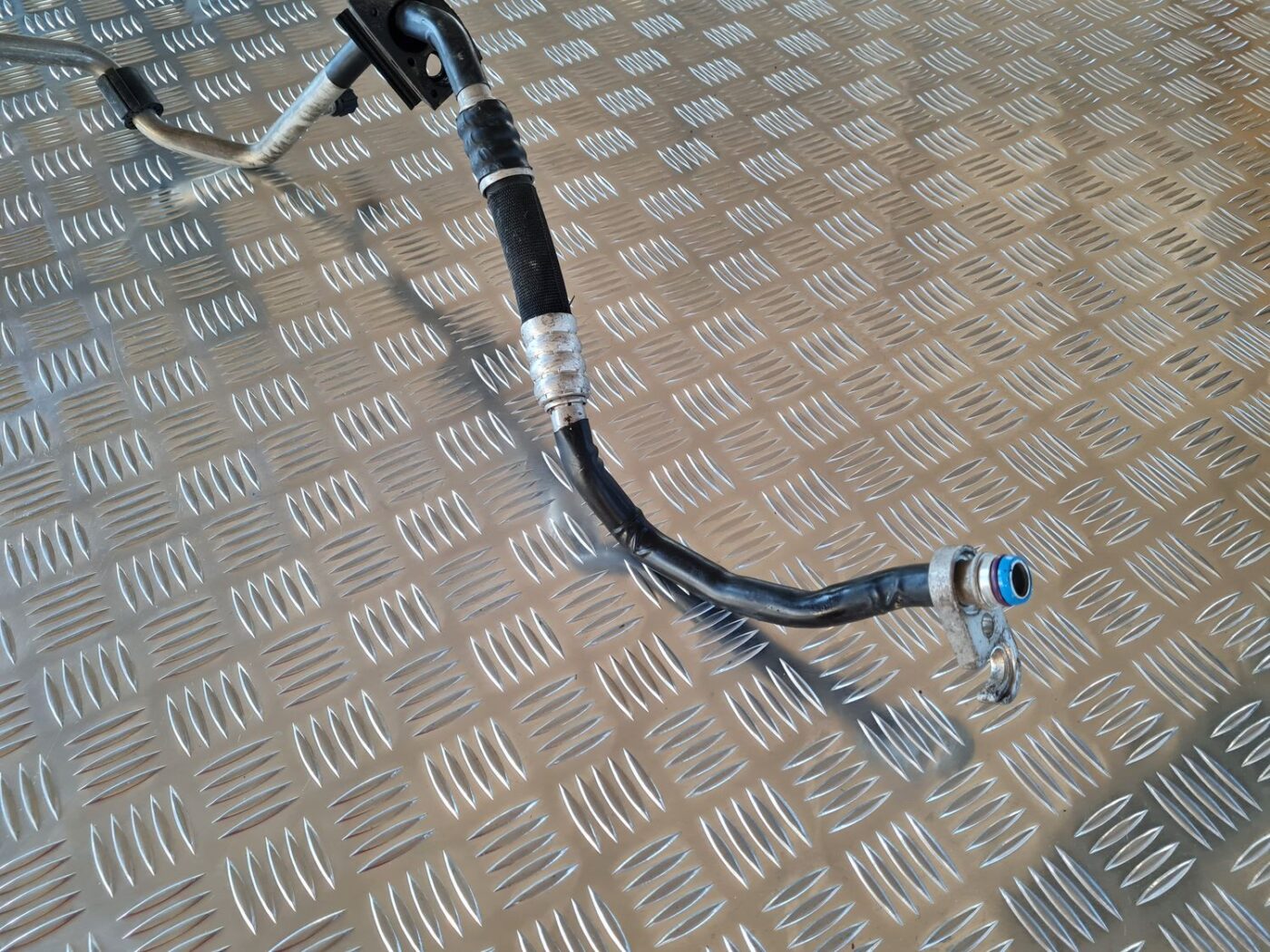 Gaisa kondicioniera galvenā caurule priekš AUDI A6 2008