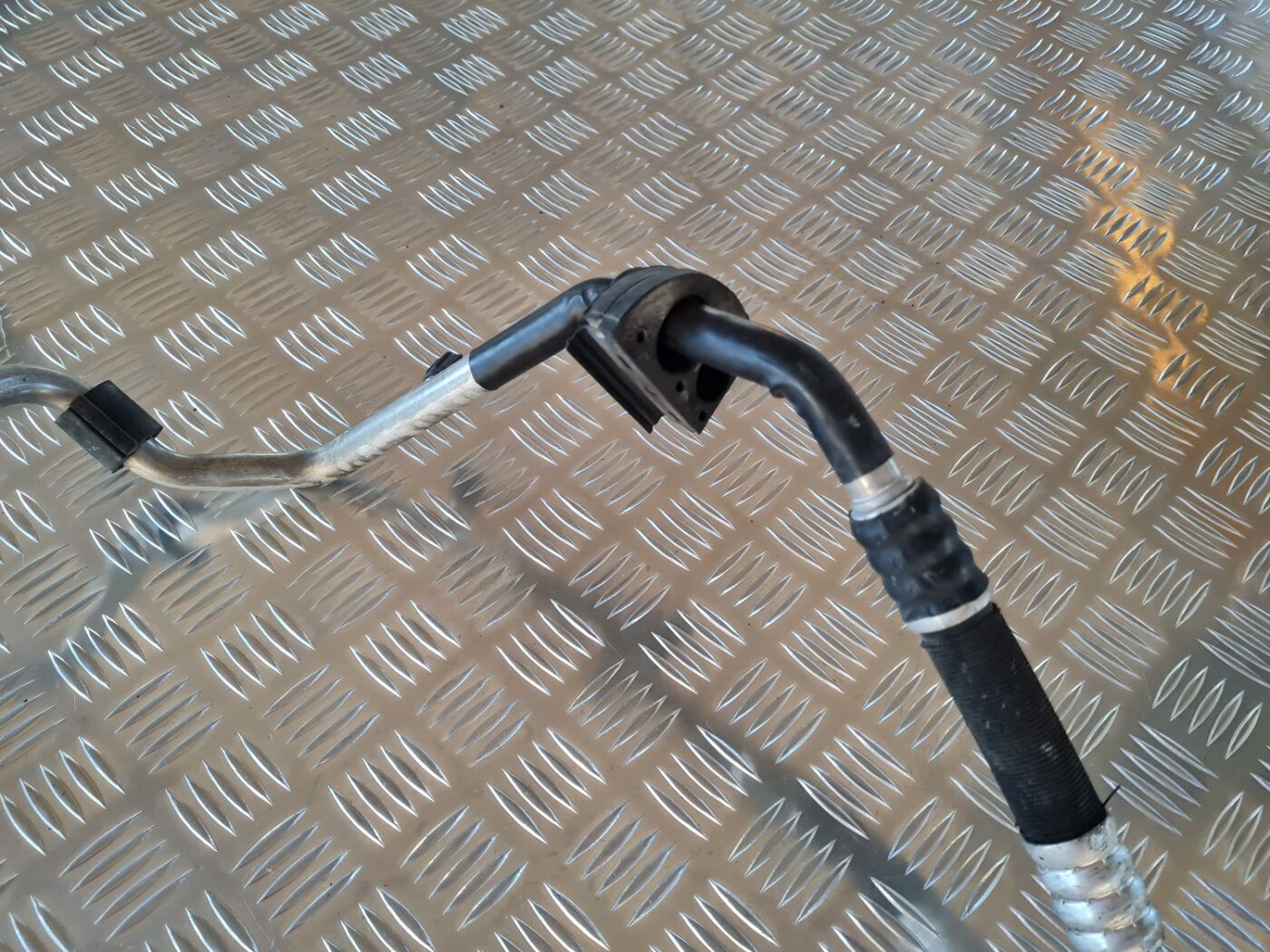 Gaisa kondicioniera galvenā caurule priekš AUDI A6 2008