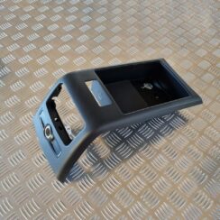 Centrālās konsoles (apdares) aizmugurēja daļa priekš AUDI A6 2008