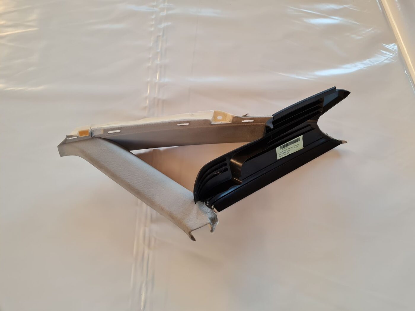 Aizmugurējas salona statnes apdare priekš AUDI A6 2008