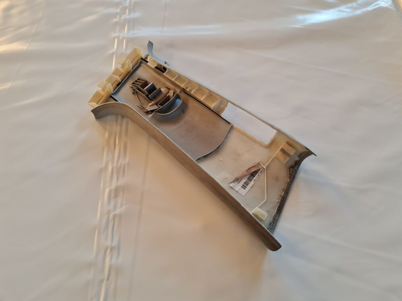 Vidējas salona statnes apdare priekš AUDI A6 2008