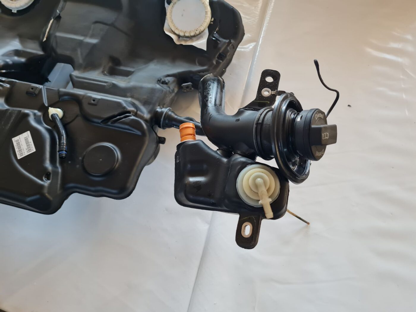 Degvielas tvertne priekš AUDI A6 2008 2 Degvielas tvertne priekš AUDI A6 2008