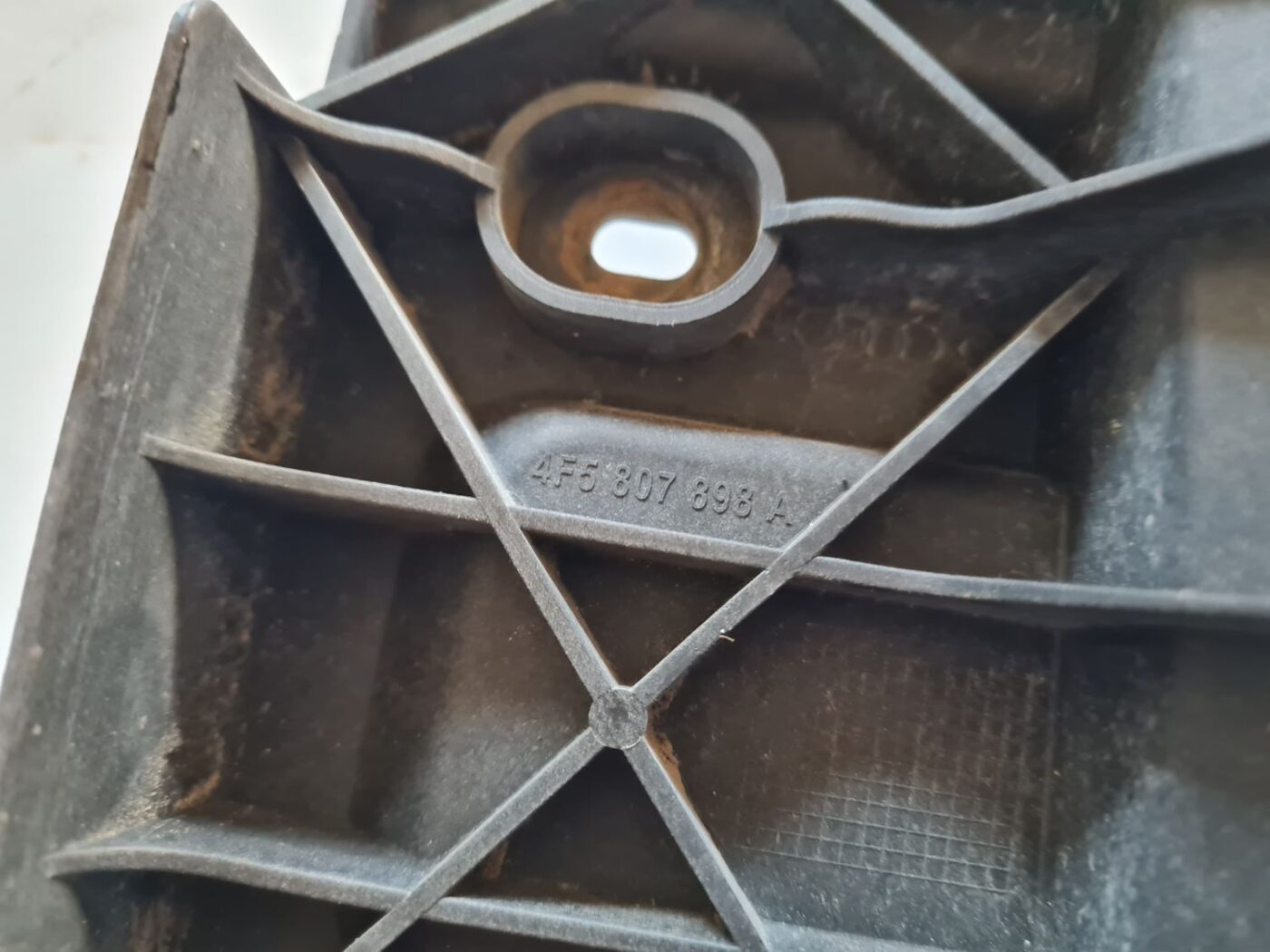 Aizmugurēja bufera kronšteins priekš AUDI A6 2008 3 Aizmugurēja bufera kronšteins priekš AUDI A6 2008