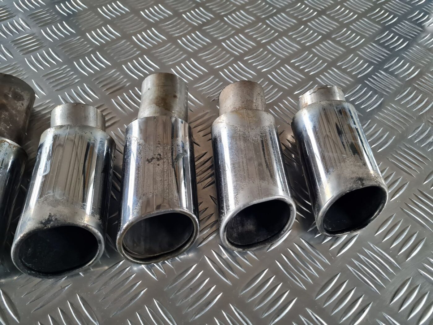 Izpūtēja caurules gals priekš BMW 525 E60 2006 BLACK 6 Izpūtēja caurules gals priekš BMW 525 E60 2006 BLACK