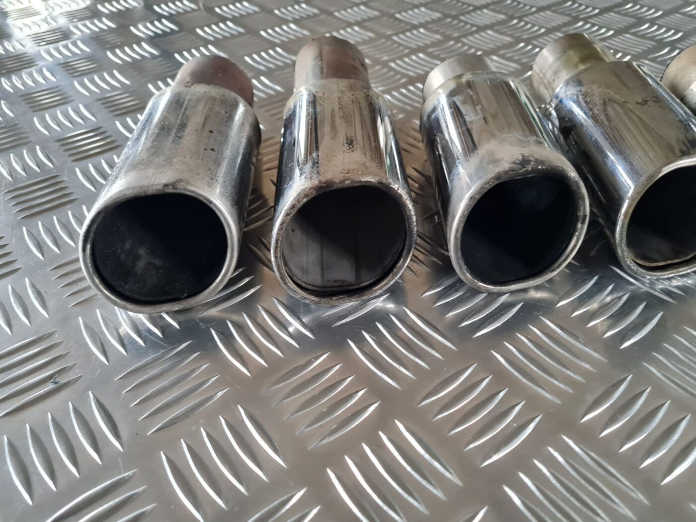 Izpūtēja caurules gals priekš BMW 525 E60 2006 BLACK 5 Izpūtēja caurules gals priekš BMW 525 E60 2006 BLACK