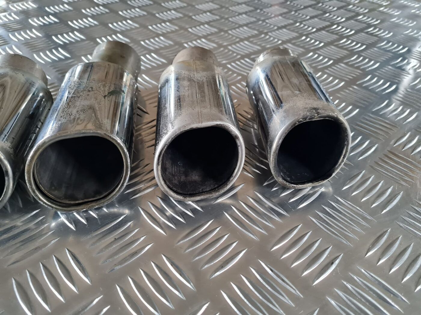 Izpūtēja caurules gals priekš BMW 525 E60 2006 BLACK 4 Izpūtēja caurules gals priekš BMW 525 E60 2006 BLACK