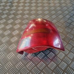 Aizmugurējais labais lukturis priekš VW GOLF IV 1999