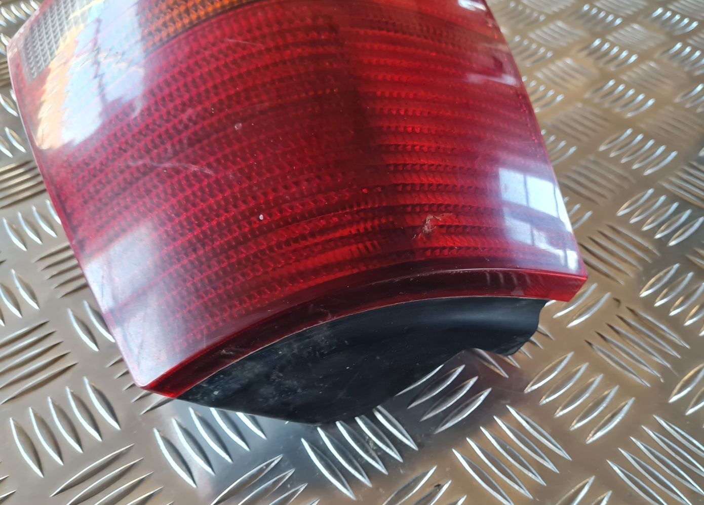 Aizmugurējais kreisais lukturis priekš VW GOLF IV 1999 5 Aizmugurējais kreisais lukturis priekš VW GOLF IV 1999