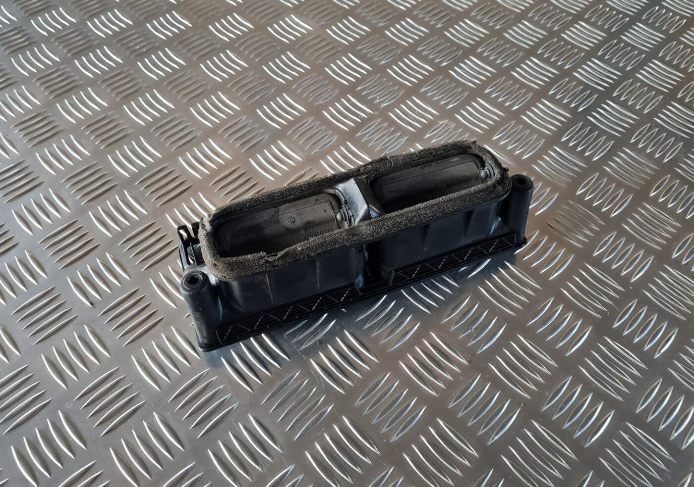 Mērinstrumentu paneļa gaisa vads, centrā priekš VW GOLF IV 1999