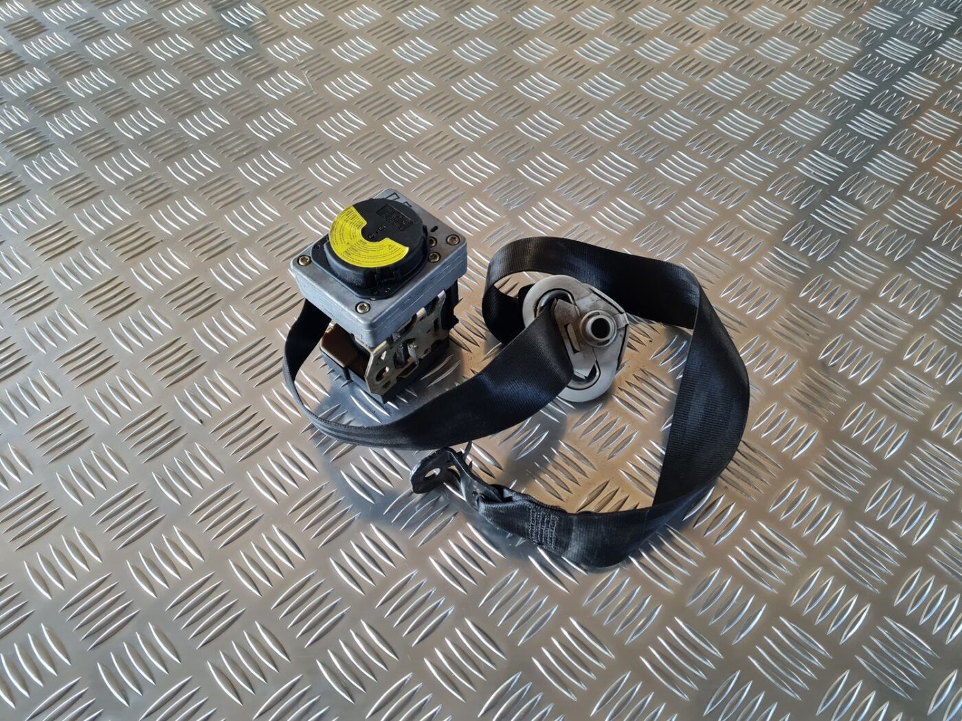 Priekšējā labā drošības josta priekš VW GOLF IV 1999 1 Priekšējā labā drošības josta priekš VW GOLF IV 1999