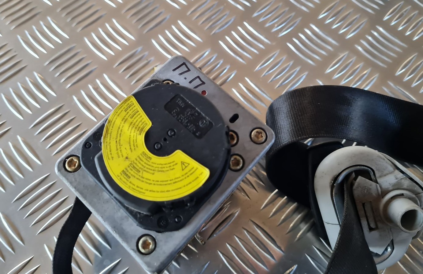 Priekšējā labā drošības josta priekš VW GOLF IV 1999 2 Priekšējā labā drošības josta priekš VW GOLF IV 1999